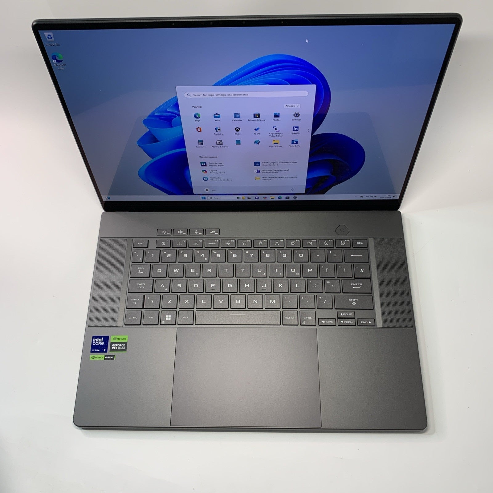 ASUS ROG Zephyrus G16 OLED 16.0" Core Ultra 9-185H RTX 4070 32GB RAM 1TB SSD 
