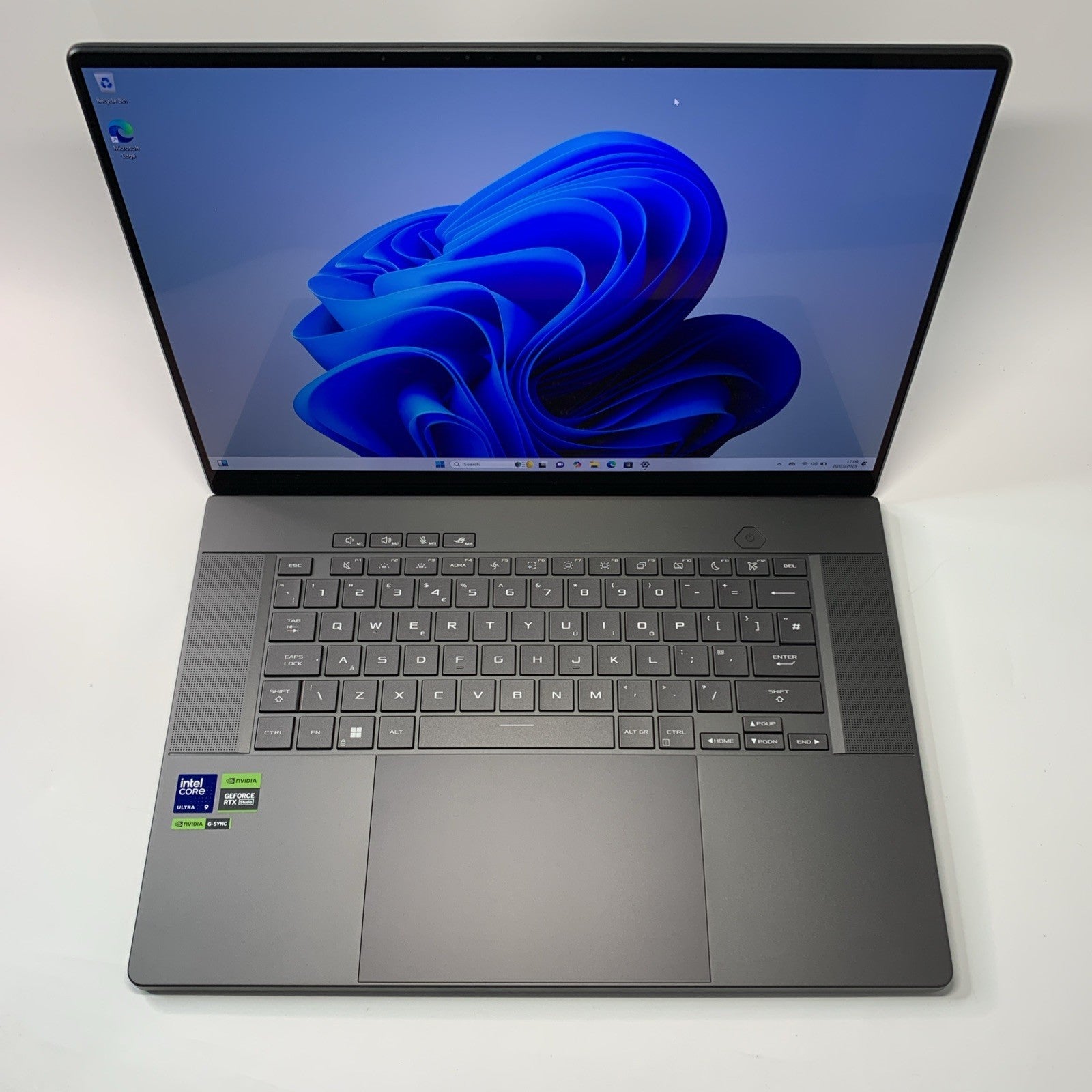 ASUS ROG Zephyrus G16 OLED 16.0" Core Ultra 9-185H RTX 4070 32GB RAM 1TB SSD 