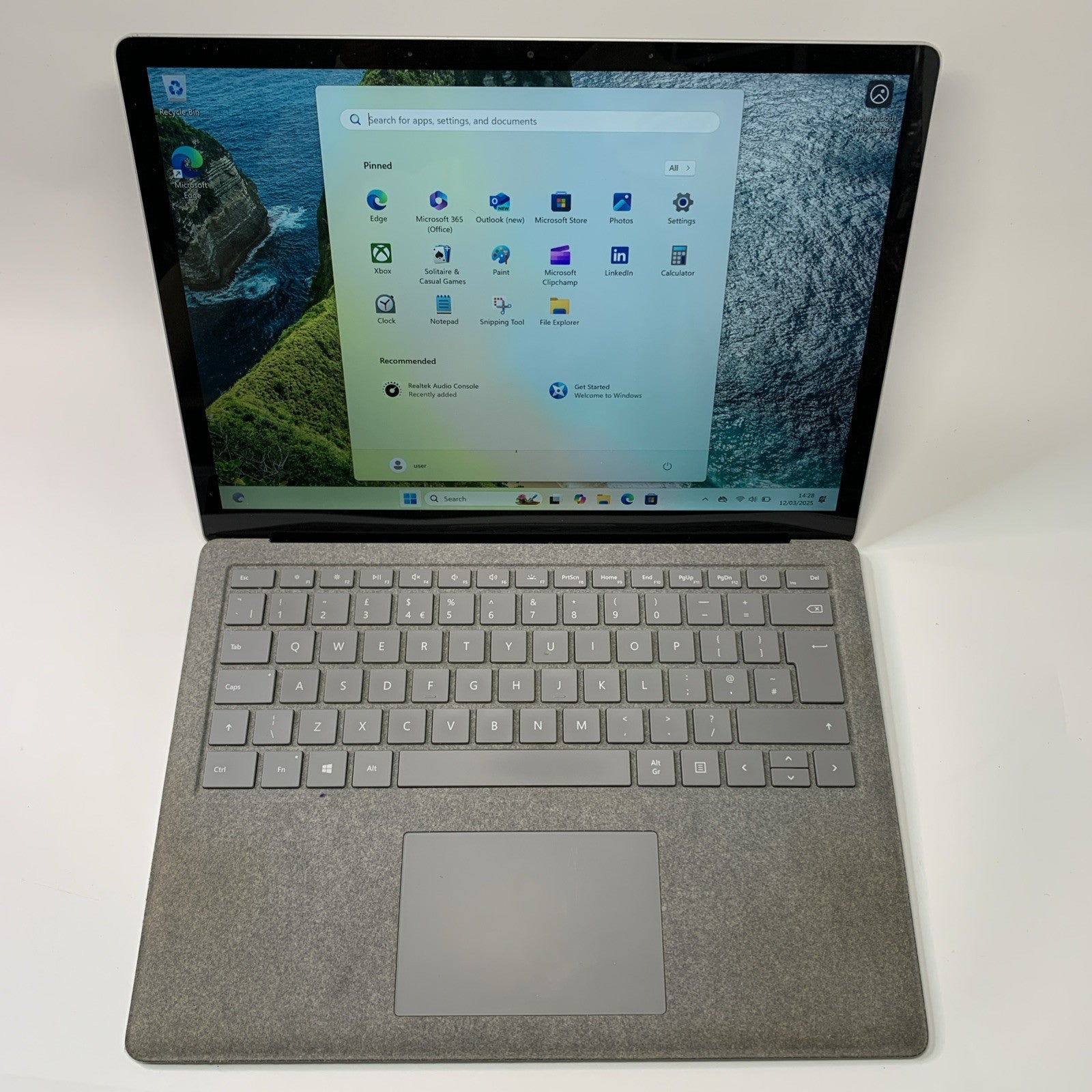 Microsoft Surface Laptop 13.5 inch 128GB Intel Core i5-7200U 4GB Touchscreen