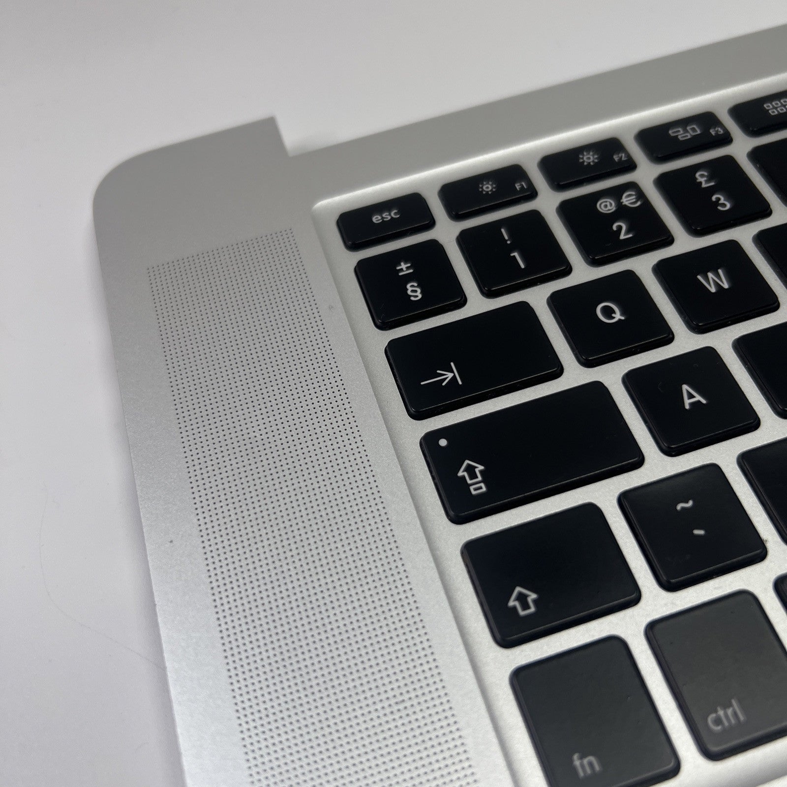 MacBook Pro A1398 15 Mid 2012 Palmrest UK Keyboard Battery Touchpad Silver