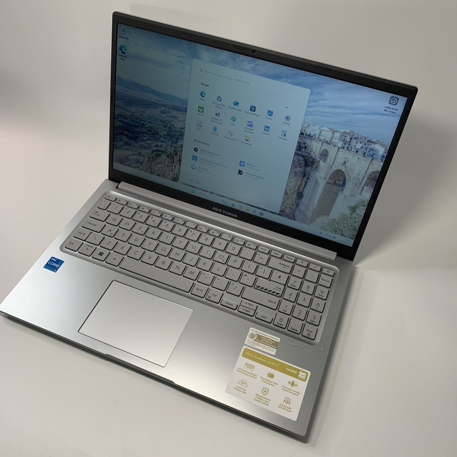 ASUS VivoBook 15 X1504ZA Core i3-1215U 16GB RAM 512GB SSD Windows 11 Grade B