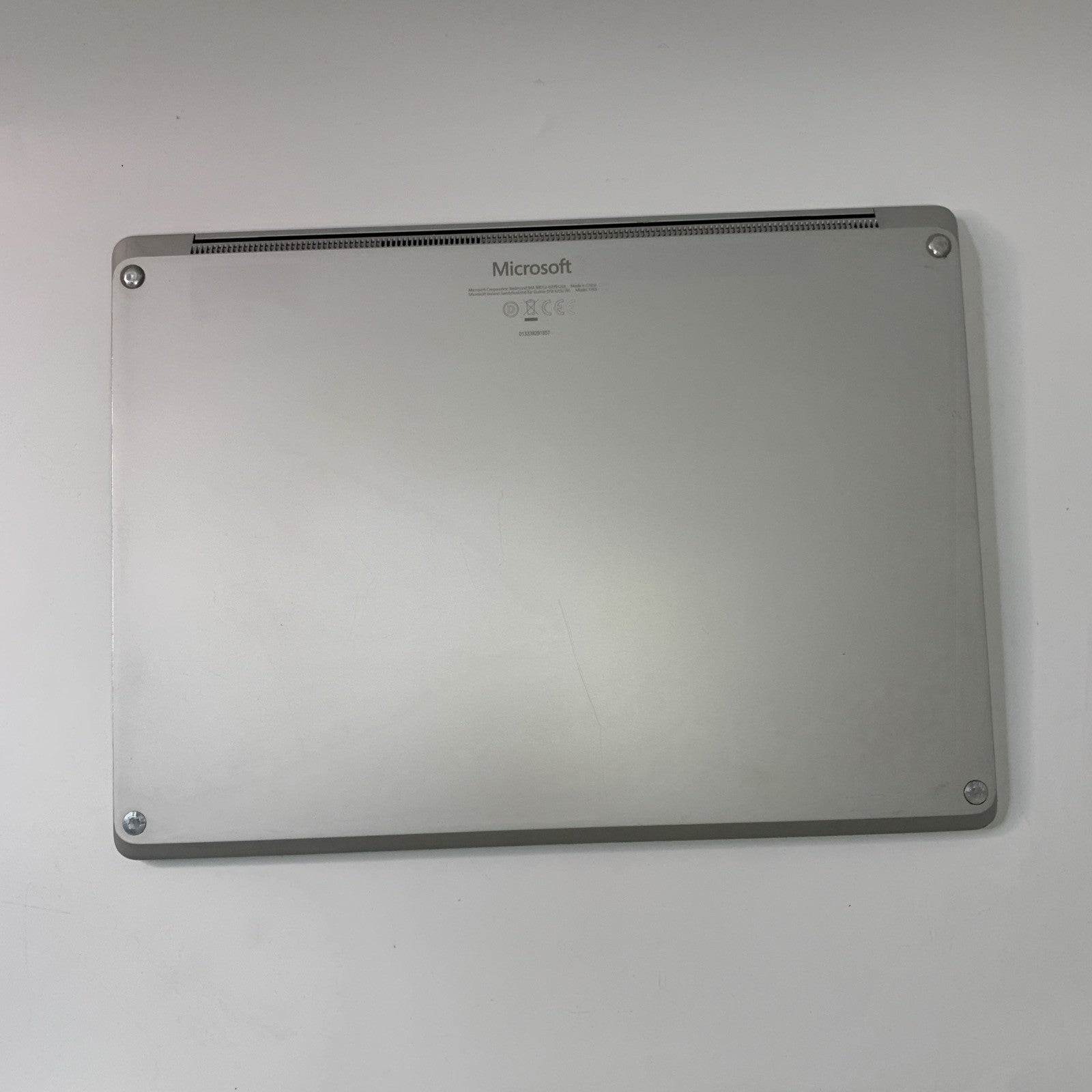 Microsoft Surface Laptop 13.5 inch 128GB Intel Core i5-7200U 4GB Touchscreen