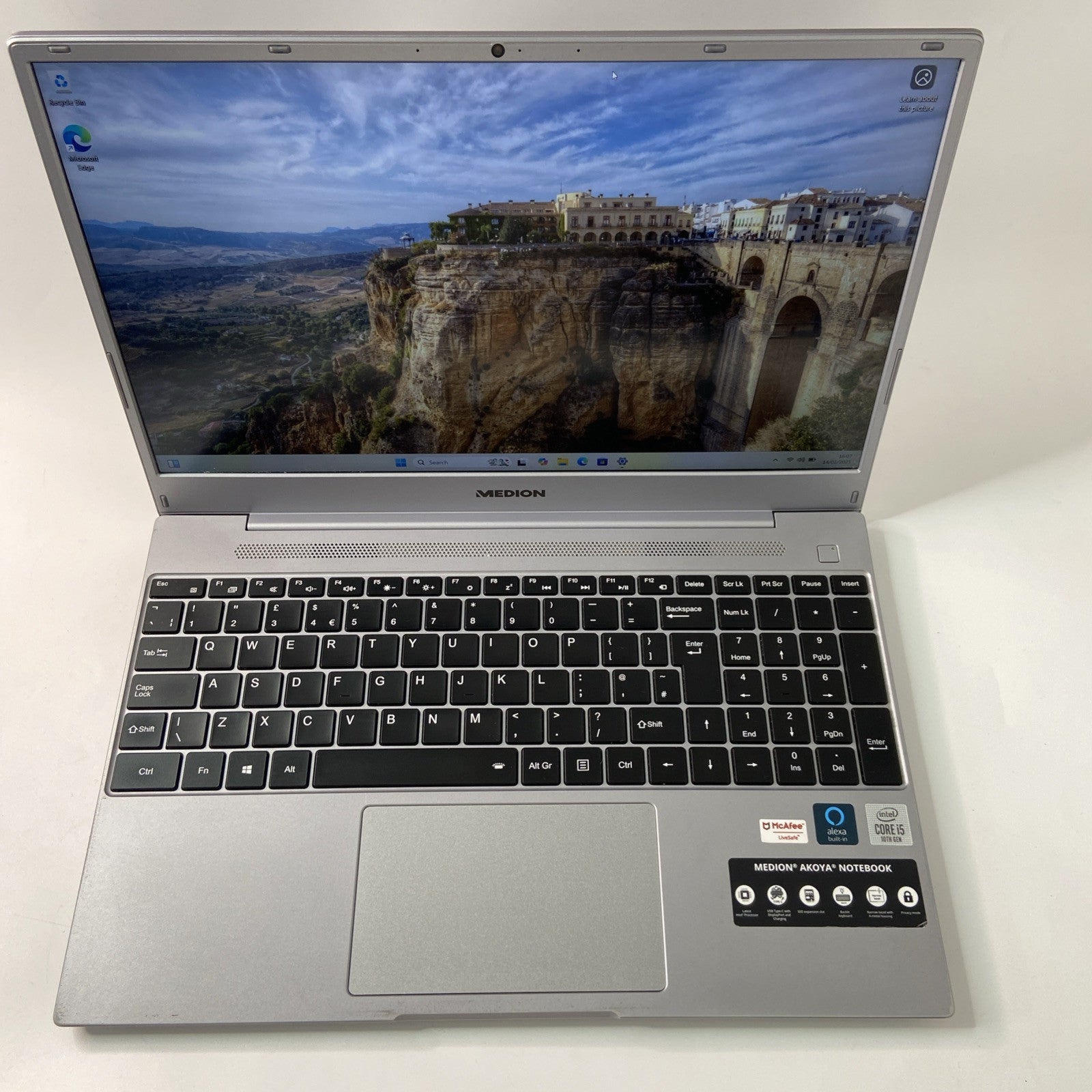 MEDION Akoya E15407 Intel Core i5-1035G1, 8GB RAM, 256GB SSD, 15.6-Inch, Win 11