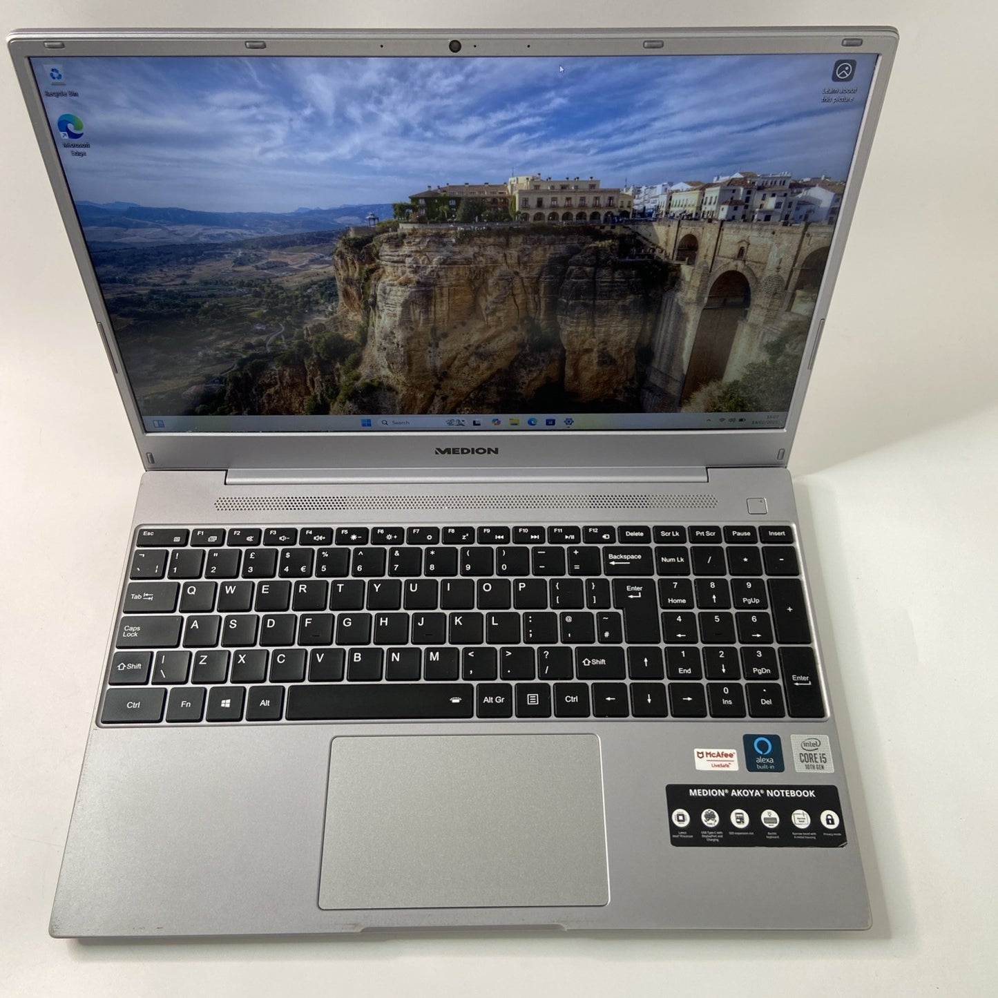 MEDION Akoya E15407 Intel Core i5-1035G1, 8GB RAM, 256GB SSD, 15.6-Inch, Win 11