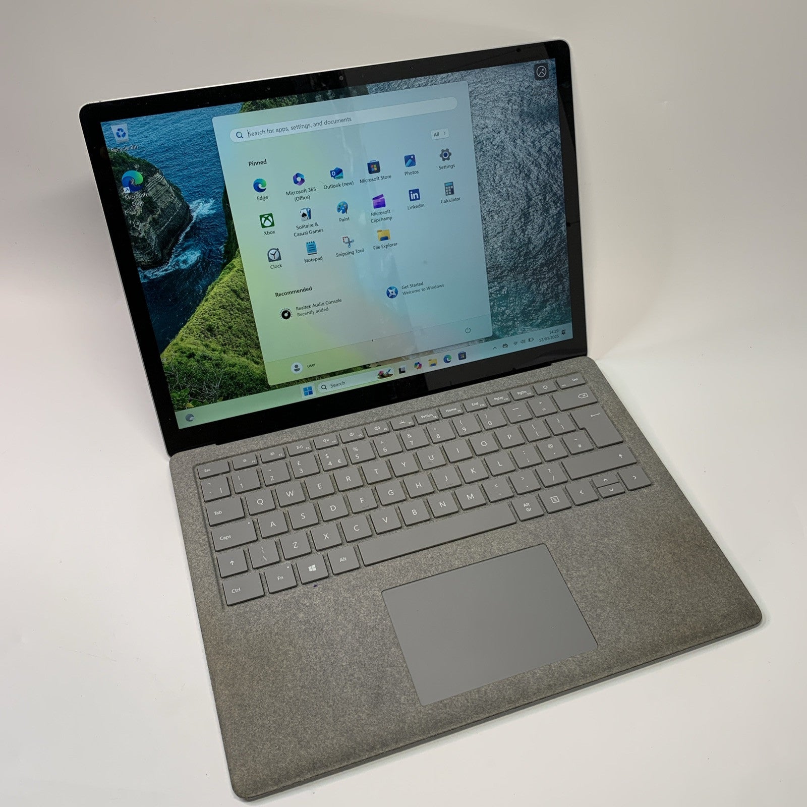 Microsoft Surface Laptop 13.5 inch 128GB Intel Core i5-7200U 4GB Touchscreen