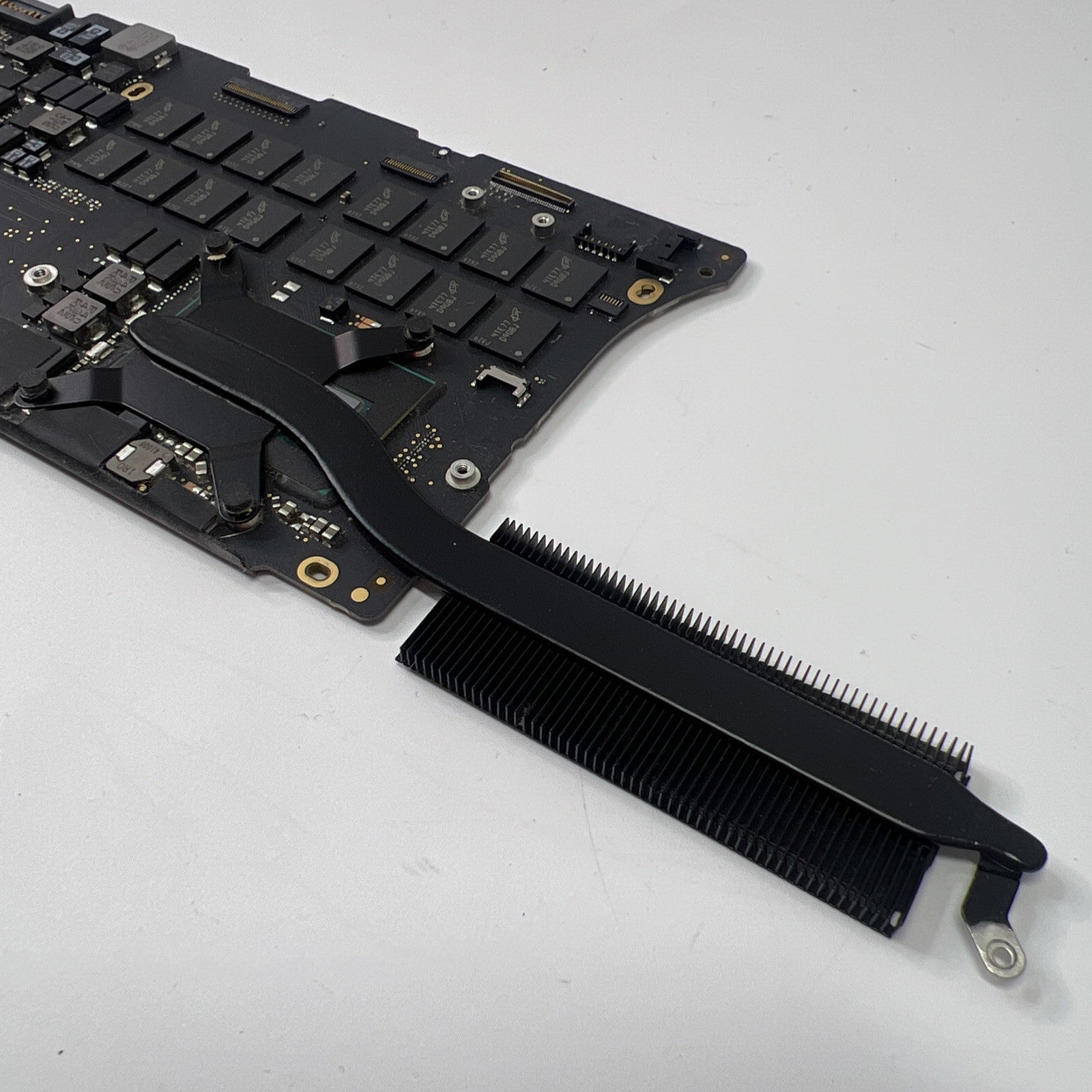 MacBook Pro A1502 Mid 2014 Logic Board i5 2.6GHz 820-3476-A 13.3