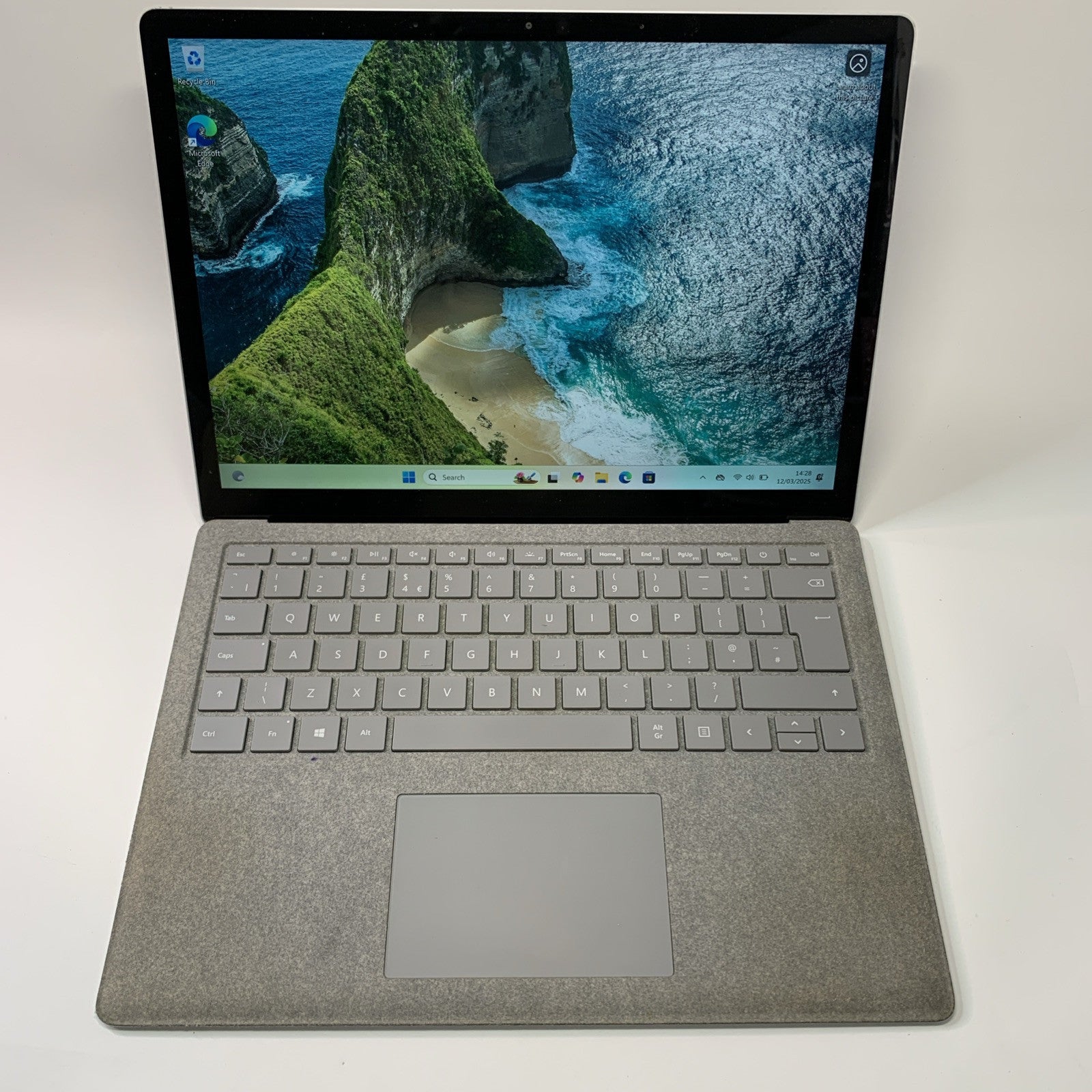 Microsoft Surface Laptop 13.5 inch 128GB Intel Core i5-7200U 4GB Touchscreen