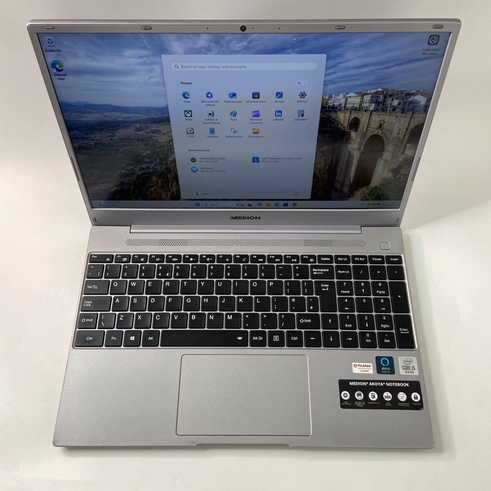 MEDION Akoya E15407 Intel Core i5-1035G1, 8GB RAM, 256GB SSD, 15.6-Inch, Win 11