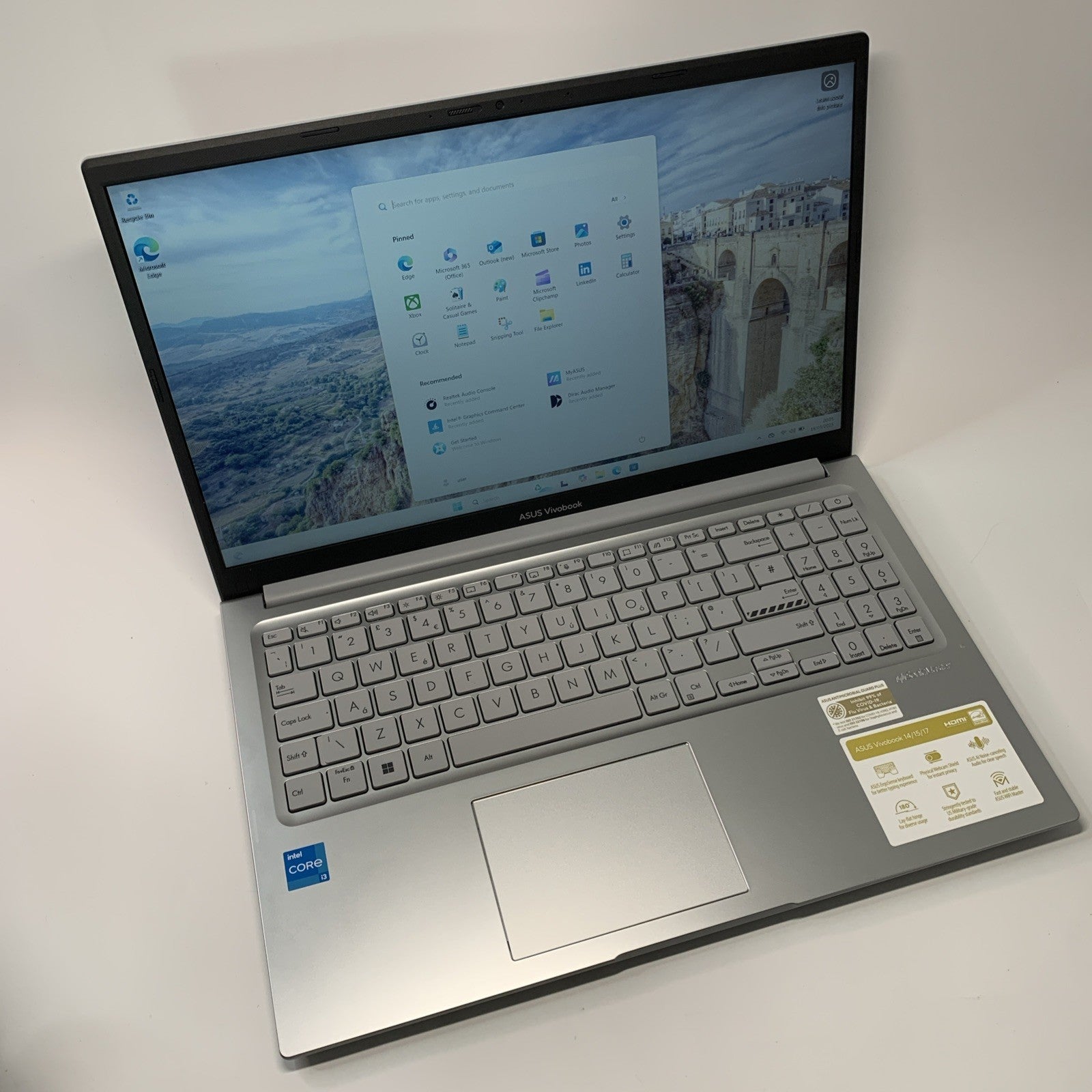 ASUS VivoBook 15 X1504ZA Core i3-1215U 16GB RAM 512GB SSD Windows 11 Grade B