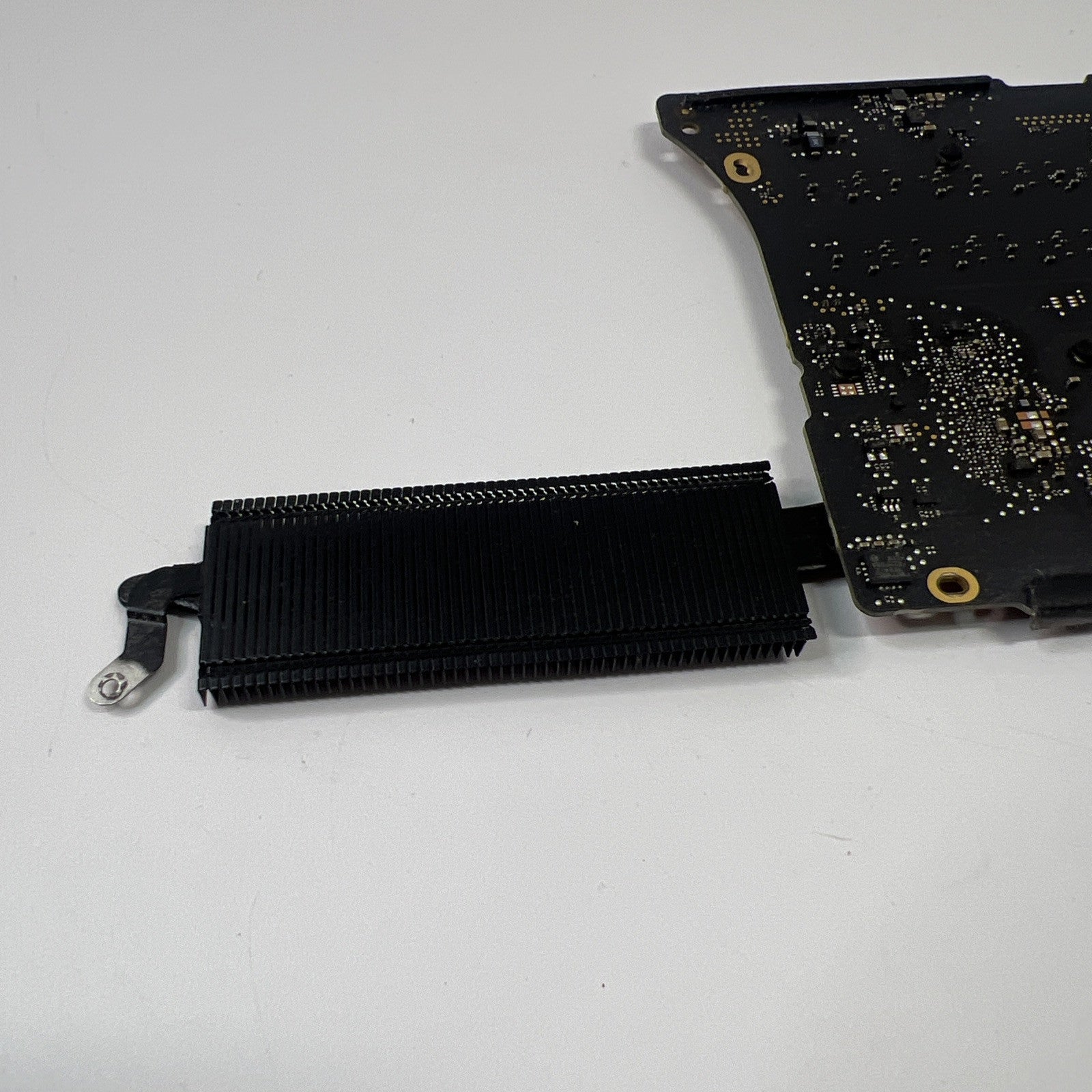 MacBook Pro A1502 Mid 2014 Logic Board i5 2.6GHz 820-3476-A 13.3