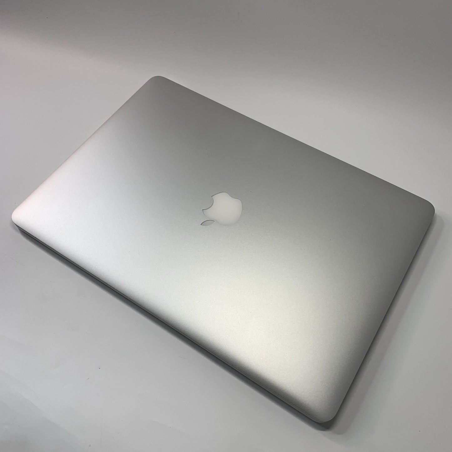 MacBook Pro Retina 15” inch, Mid 2015 2.8GHz i7 16GB 256GB Intel Iris Pro 1536MB