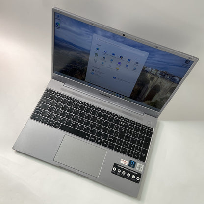 MEDION Akoya E15407 Intel Core i5-1035G1, 8GB RAM, 256GB SSD, 15.6-Inch, Win 11