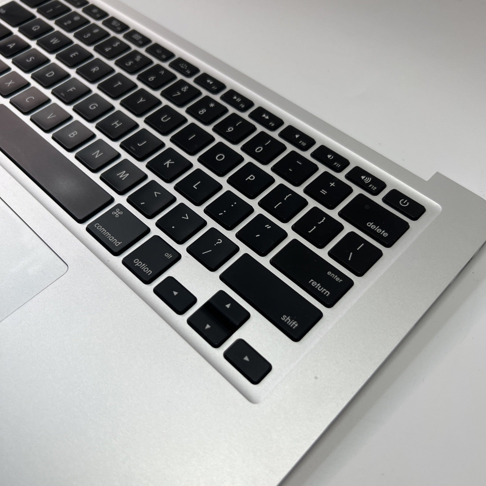 Macbook AIR 13” A1466 Mid 2012 UK Keyboard Palmrest Trackpad Assembly Silver