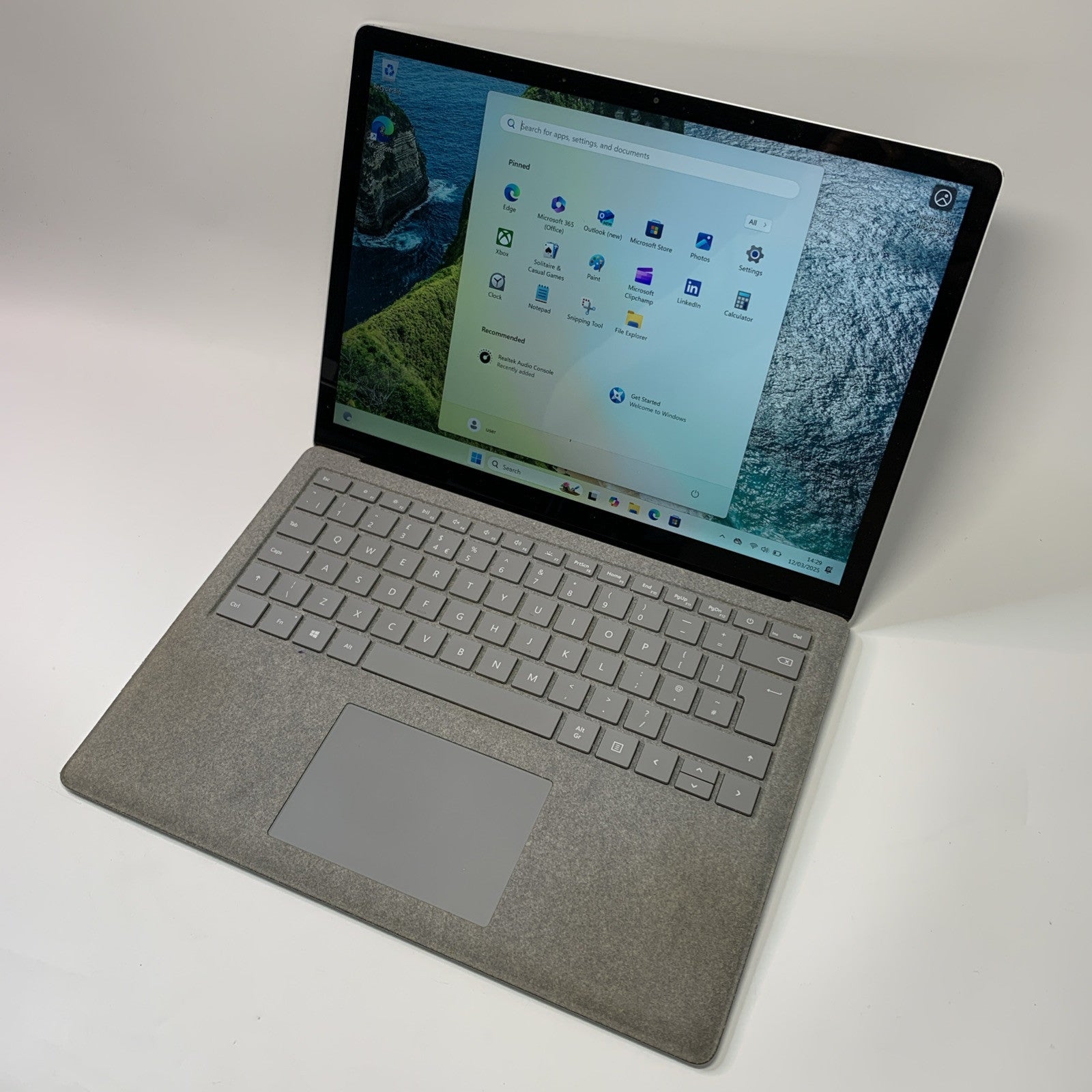 Microsoft Surface Laptop 13.5 inch 128GB Intel Core i5-7200U 4GB Touchscreen