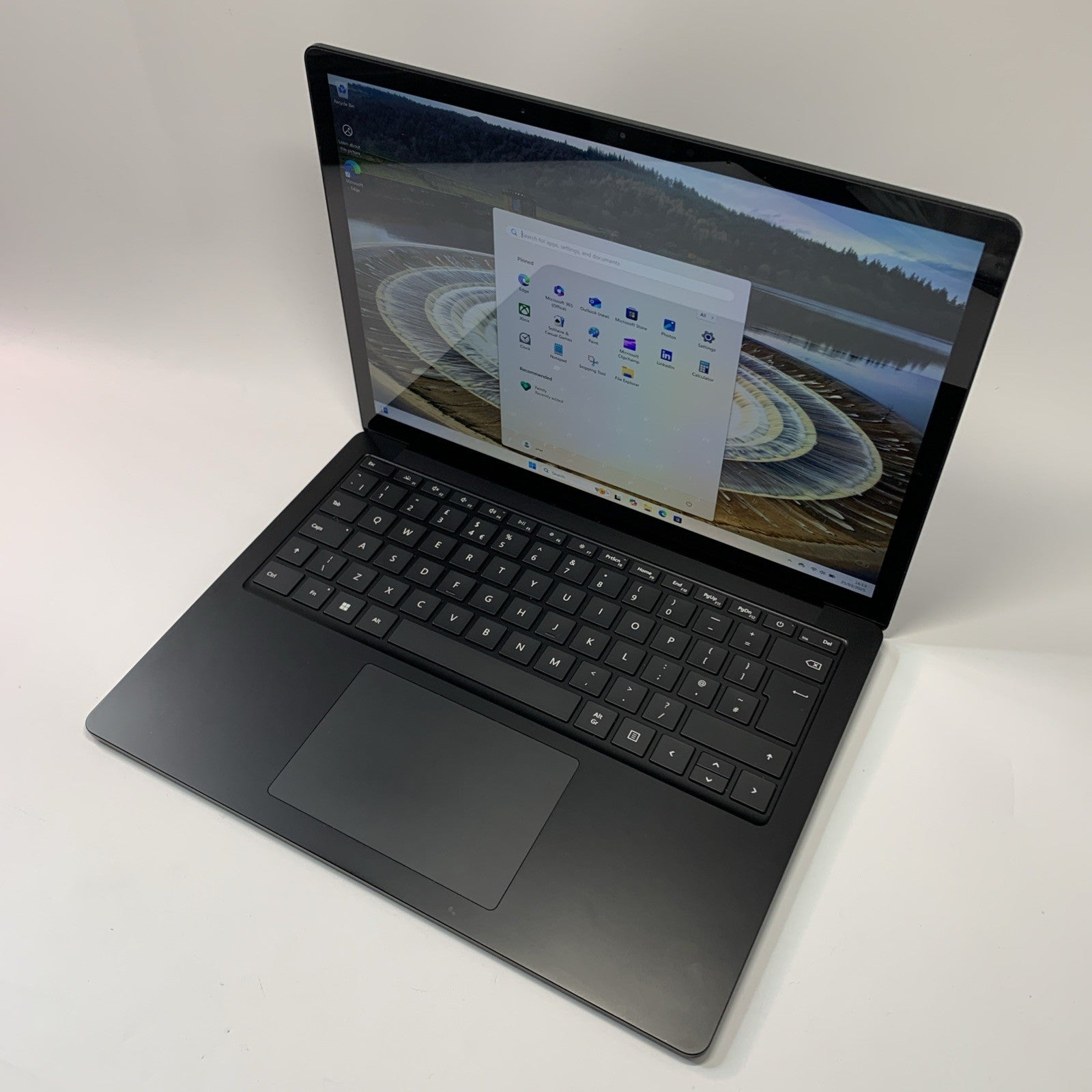 Microsoft Surface Laptop 4 13.5" Intel Core i5-1135G7 16GB RAM 512GB SSD Win 11
