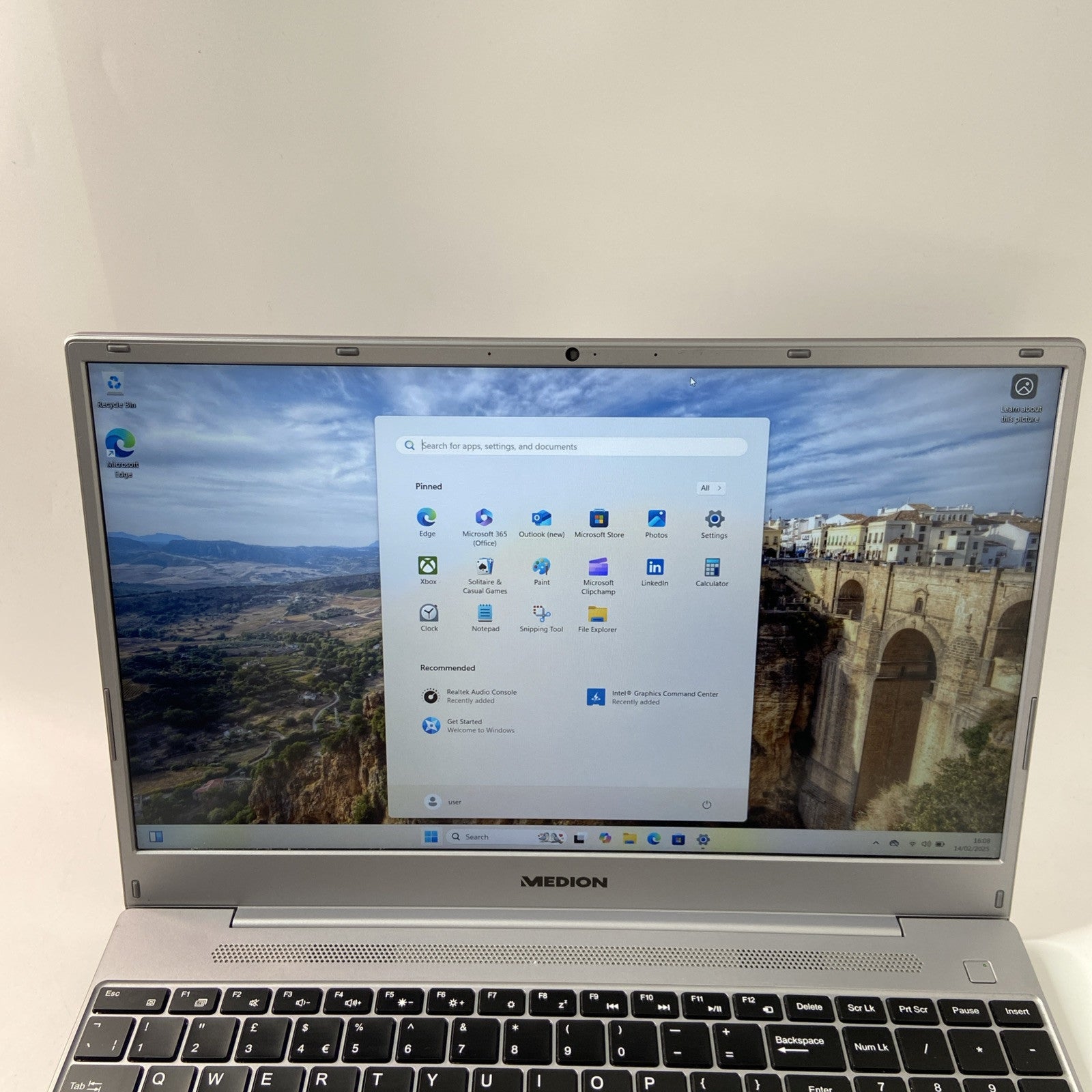 MEDION Akoya E15407 Intel Core i5-1035G1, 8GB RAM, 256GB SSD, 15.6-Inch, Win 11