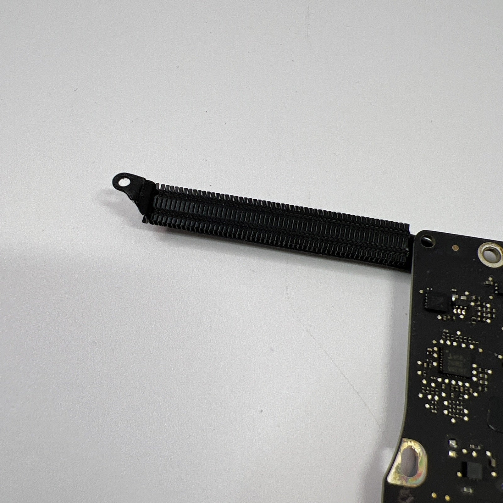 MACBOOK AIR A1466 13" EARLY 2014 LOGIC BOARD 1.4GHz i5 (READ DISCRIPTION!)