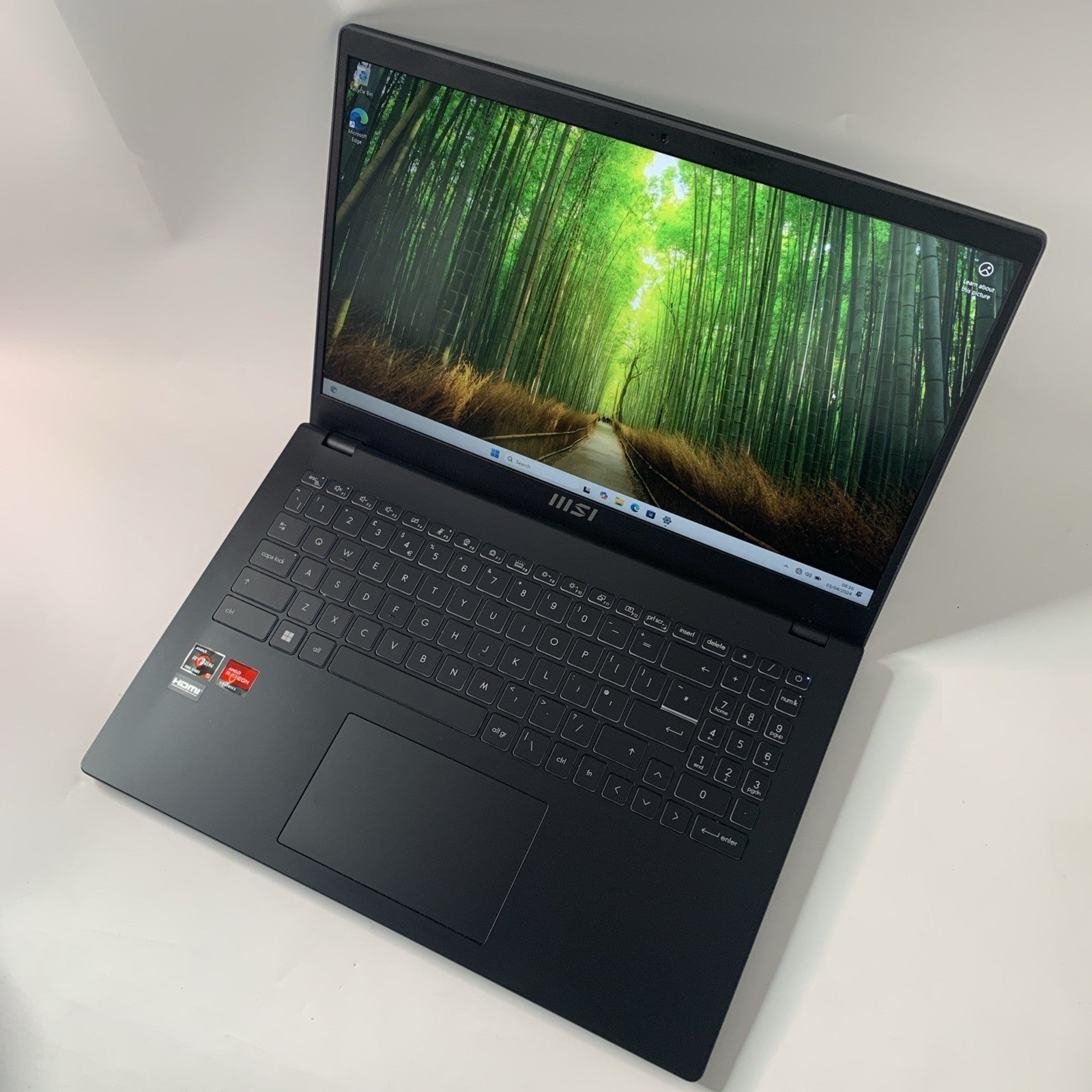 MSI Modern 15 B7M 15.6" Laptop AMD Ryzen 5 7430U 8GB RAM 512GB SSD Windows 11