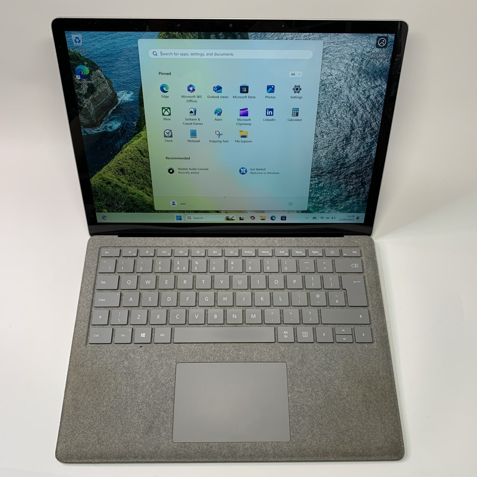 Microsoft Surface Laptop 13.5 inch 128GB Intel Core i5-7200U 4GB Touchscreen