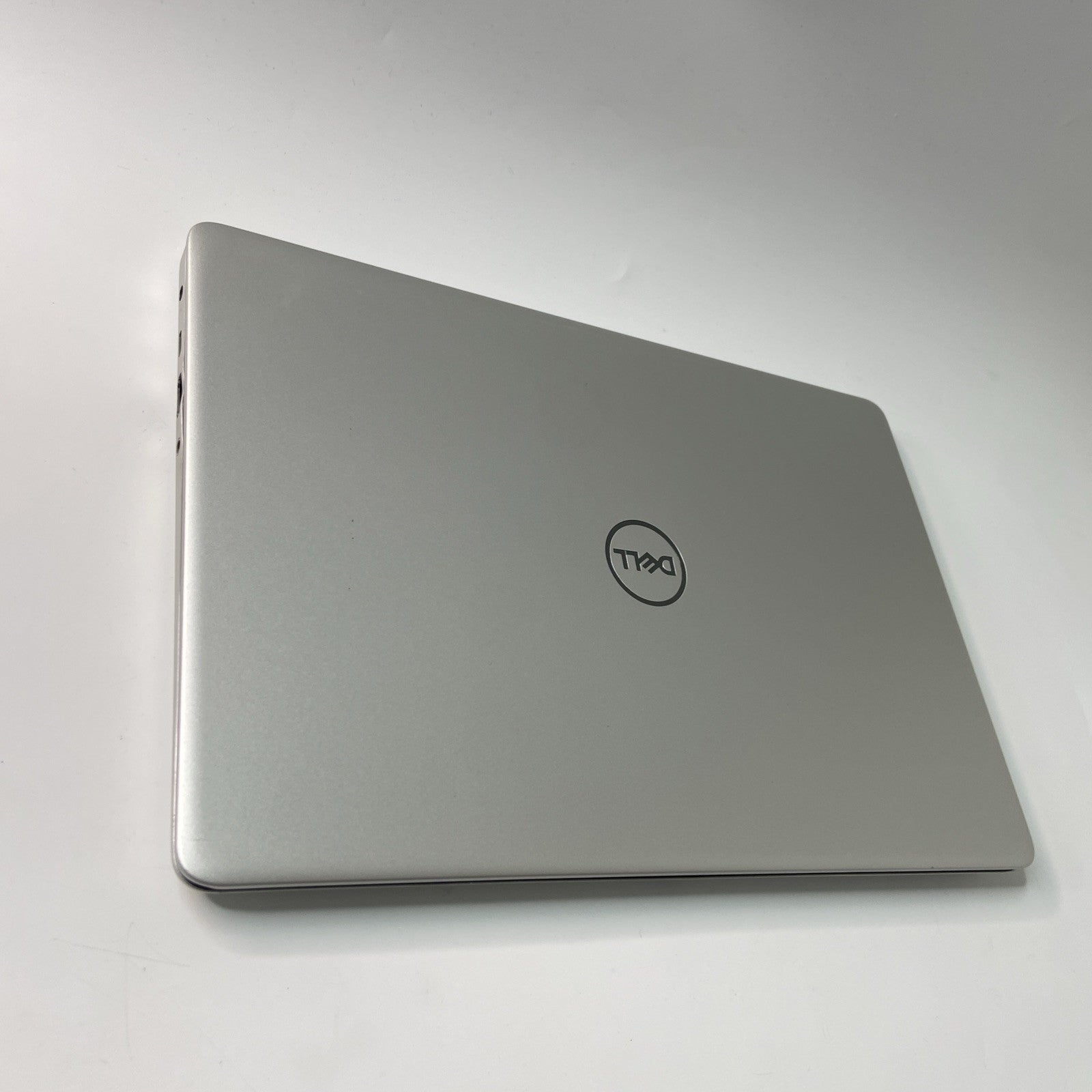 DELL Inspiron 5370 Core i3-7130U 8GB 256GB 13.3 Inch Windows 10 Laptop 