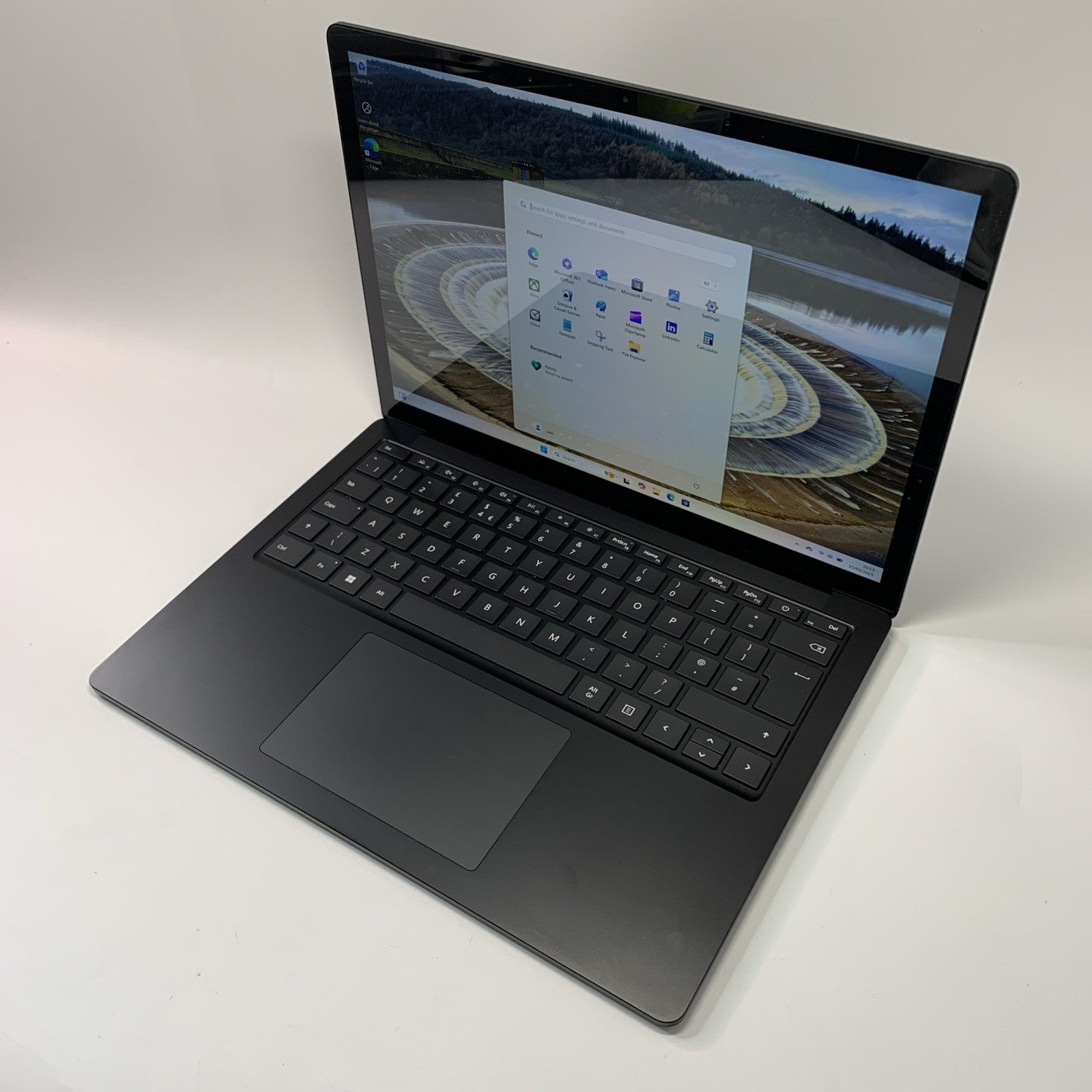 Microsoft Surface Laptop 4 13.5" Intel Core i5-1135G7 16GB RAM 512GB SSD Win 11