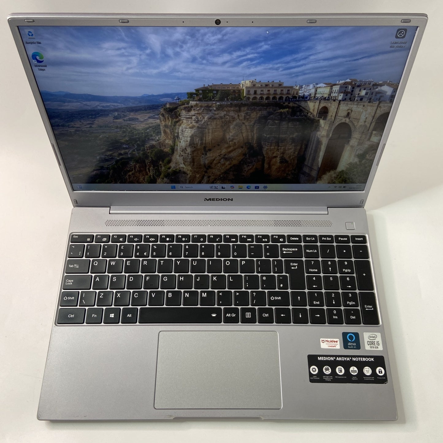 MEDION Akoya E15407 Intel Core i5-1035G1, 8GB RAM, 256GB SSD, 15.6-Inch, Win 11