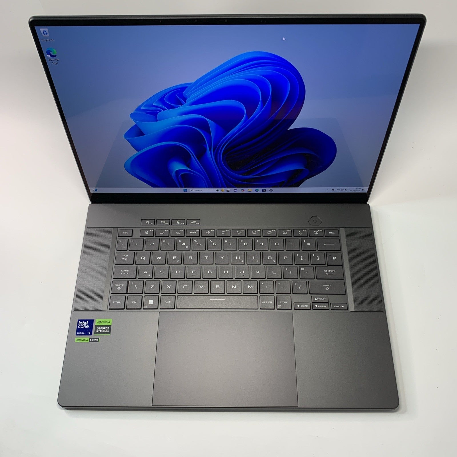 ASUS ROG Zephyrus G16 OLED 16.0" Core Ultra 9-185H RTX 4070 32GB RAM 1TB SSD 