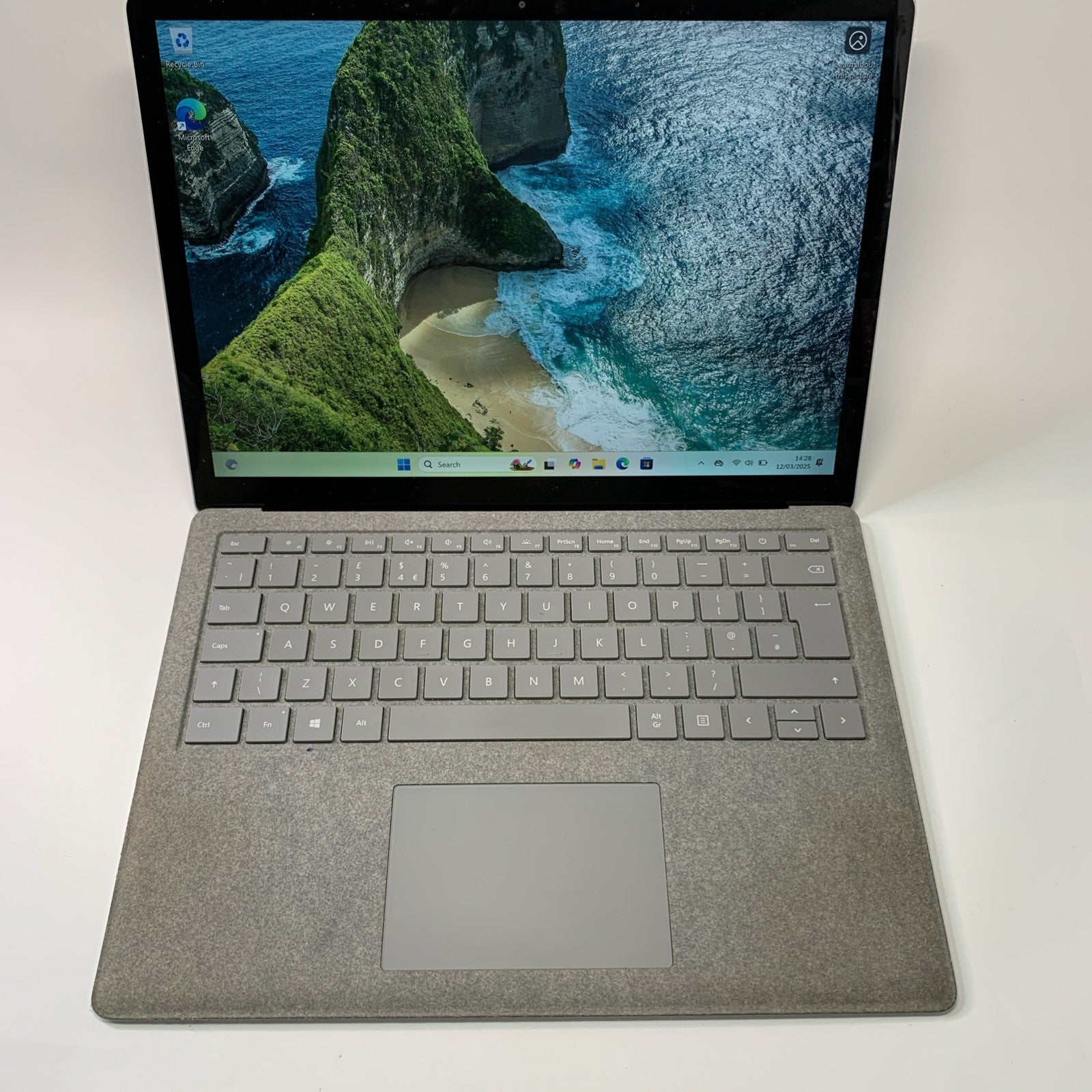 Microsoft Surface Laptop 13.5 inch 128GB Intel Core i5-7200U 4GB Touchscreen