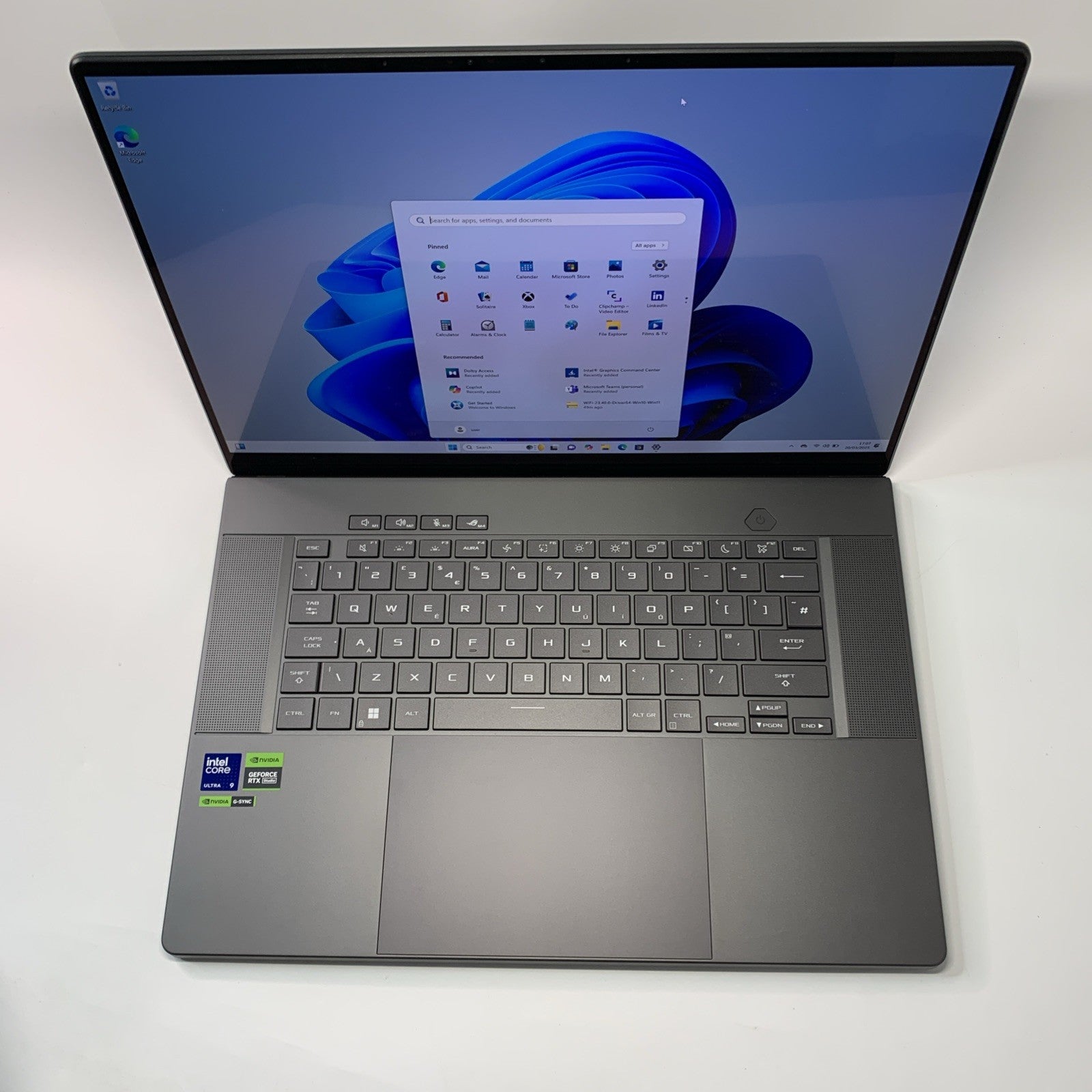 ASUS ROG Zephyrus G16 OLED 16.0" Core Ultra 9-185H RTX 4070 32GB RAM 1TB SSD 