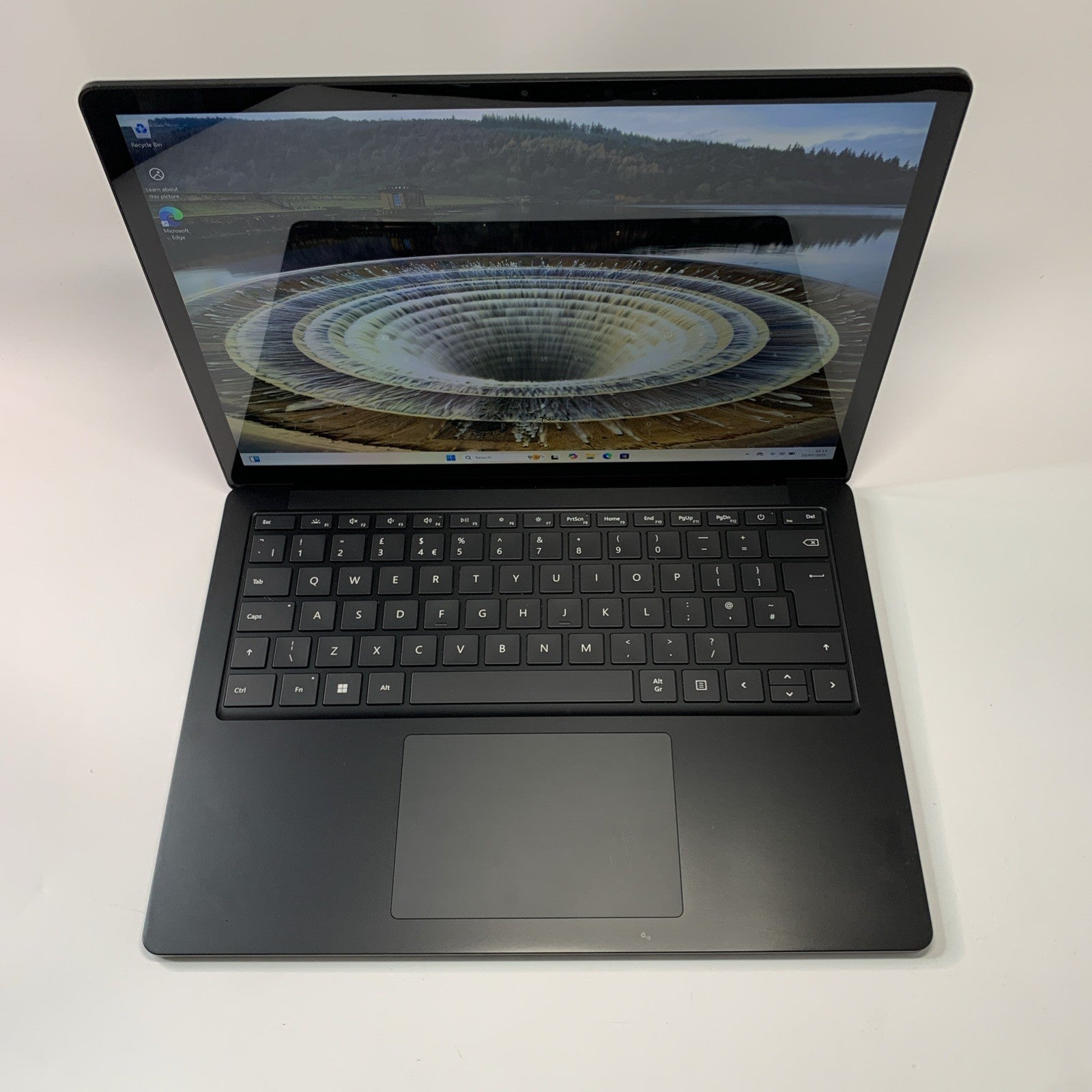 Microsoft Surface Laptop 4 13.5" Intel Core i5-1135G7 16GB RAM 512GB SSD Win 11